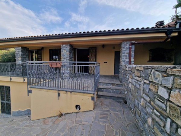 casa indipendente in vendita a Sanremo in zona Poggio