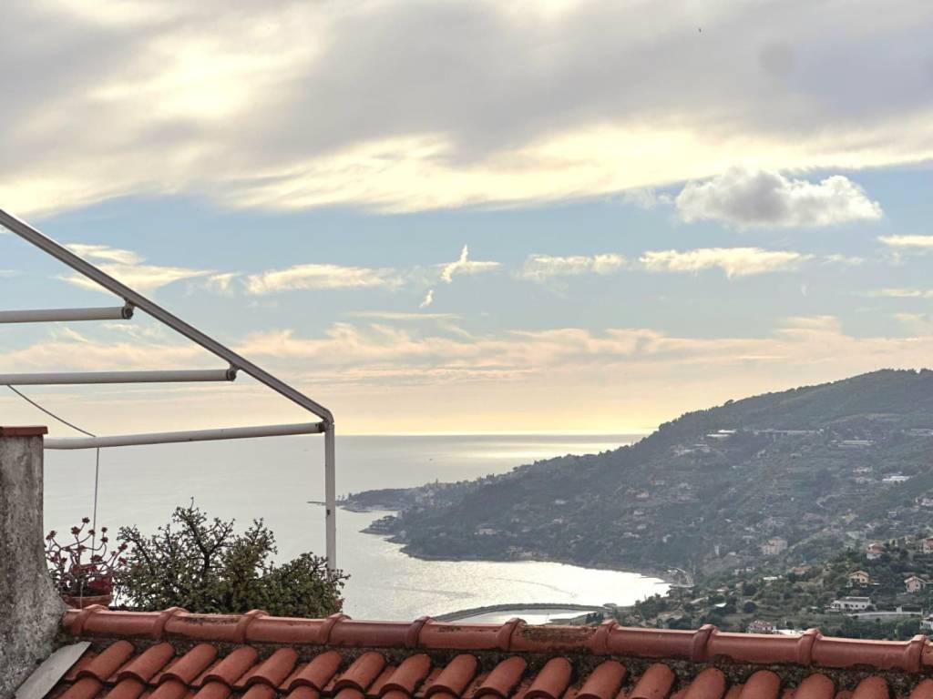 appartamento in vendita a Sanremo in zona Coldirodi