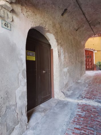 locale commerciale in vendita a Sanremo in zona Poggio