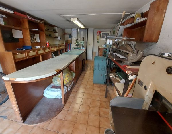 locale commerciale in vendita a Sanremo