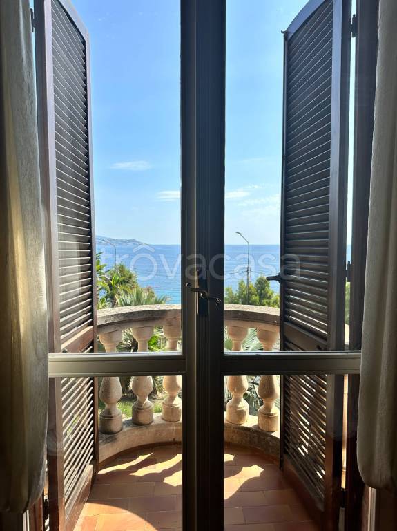 casa indipendente in vendita a Sanremo