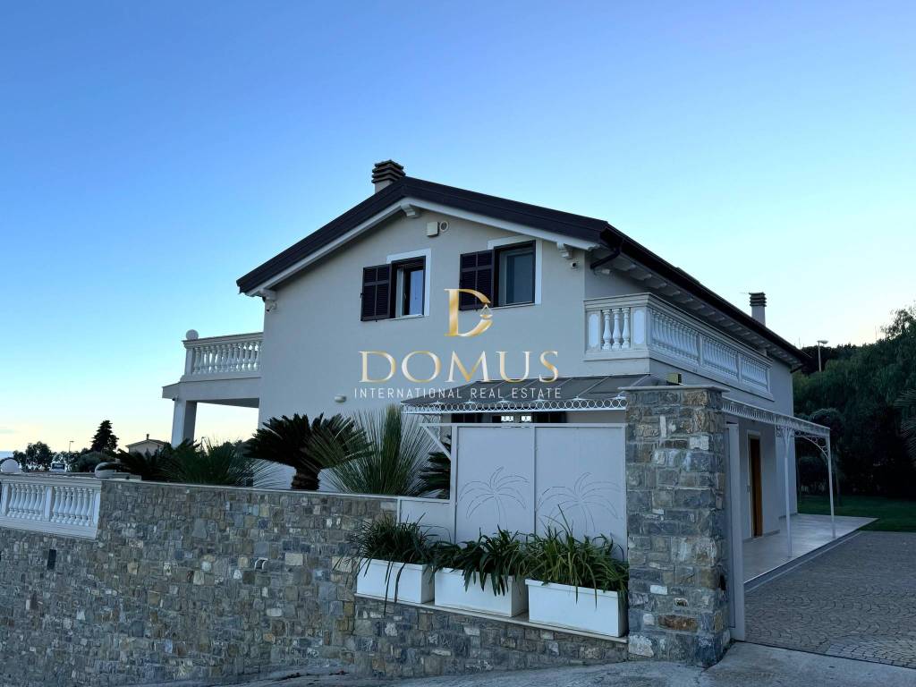 casa indipendente in vendita a Sanremo