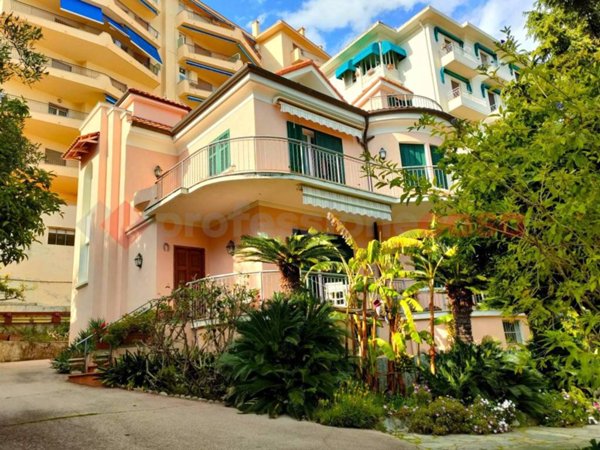 casa indipendente in vendita a Sanremo