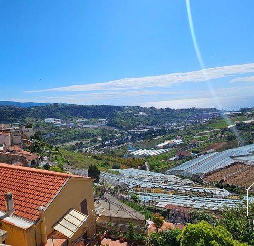 appartamento in vendita a Sanremo in zona Poggio