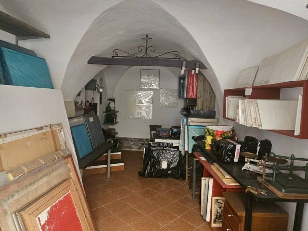 locale di sgombero in vendita a Sanremo