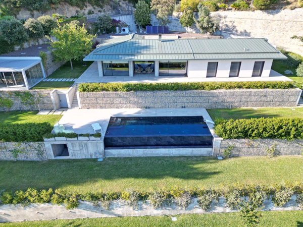 casa indipendente in vendita a Sanremo in zona Bussana