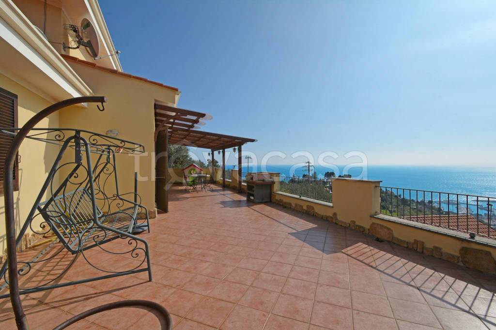 casa indipendente in vendita a Sanremo