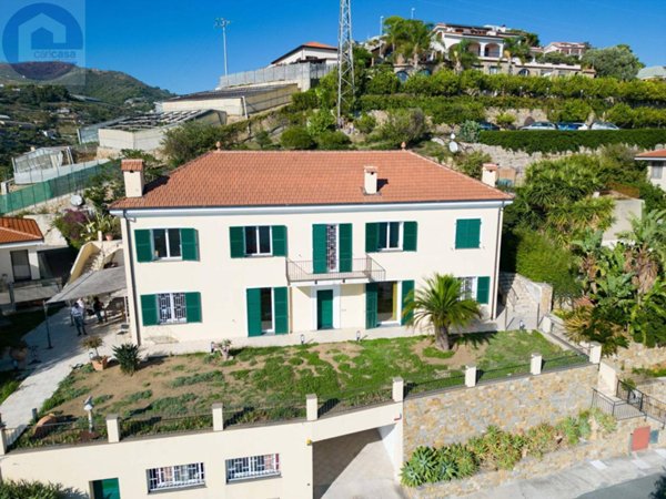 casa indipendente in vendita a Sanremo in zona Bussana