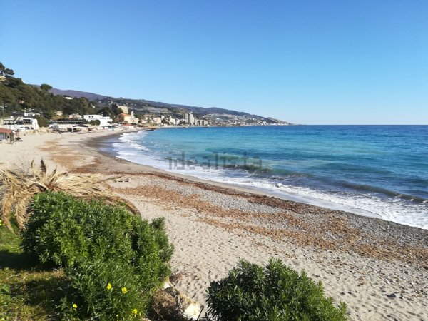 appartamento in vendita a Sanremo in zona Bussana