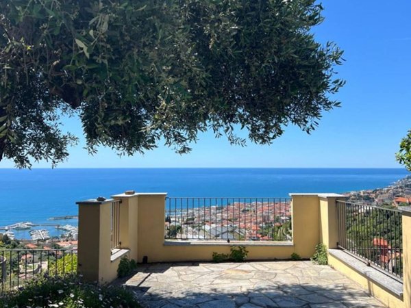 casa indipendente in vendita a Sanremo