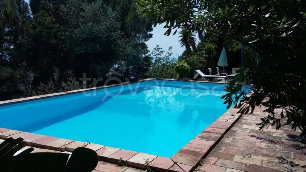 casa indipendente in vendita a Sanremo in zona Poggio