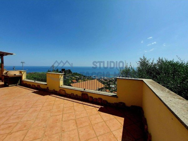 casa indipendente in vendita a Sanremo in zona Poggio