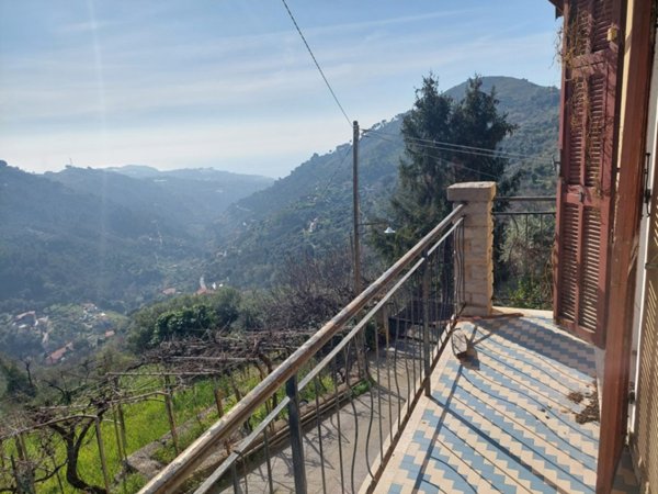 casa indipendente in vendita a Sanremo