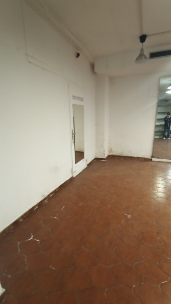 locale commerciale in vendita a Sanremo