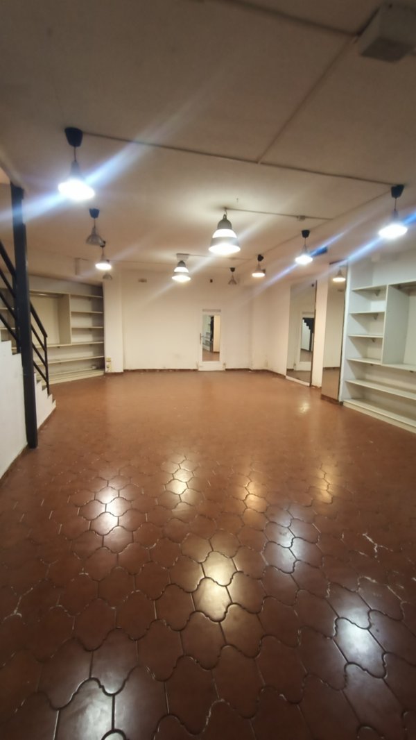 locale commerciale in vendita a Sanremo