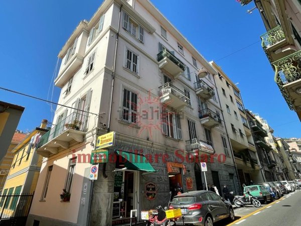 locale commerciale in vendita a Sanremo