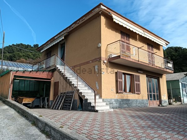 casa indipendente in vendita a Sanremo in zona Bussana