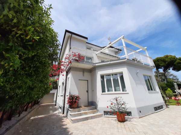 casa indipendente in vendita a Sanremo