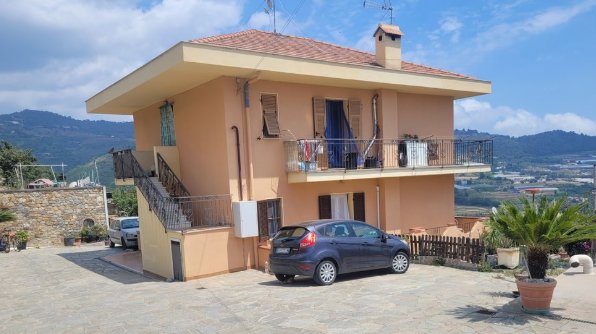 casa indipendente in vendita a Sanremo in zona Poggio