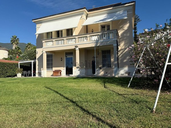 casa indipendente in vendita a Sanremo