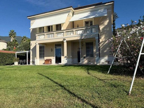 casa indipendente in vendita a Sanremo