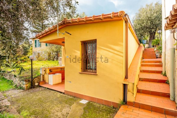 casa indipendente in vendita a Sanremo