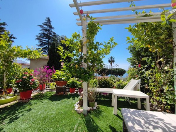 appartamento in vendita a Sanremo in zona Coldirodi