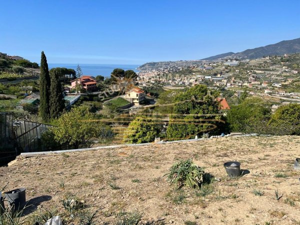 terreno agricolo in vendita a Sanremo in zona Poggio