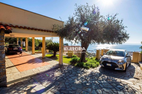 casa indipendente in vendita a Sanremo