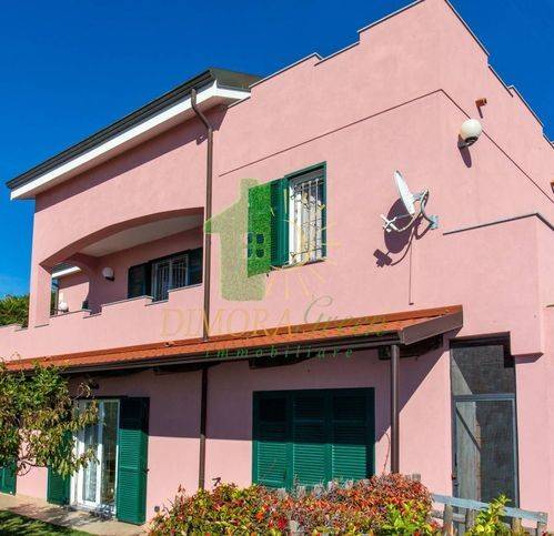 casa indipendente in vendita a Sanremo in zona Bussana