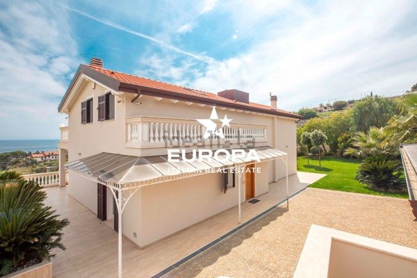 casa indipendente in vendita a Sanremo in zona Coldirodi