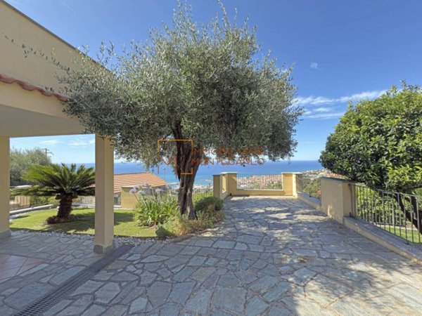 casa indipendente in vendita a Sanremo in zona Poggio