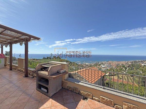 casa indipendente in vendita a Sanremo in zona Poggio