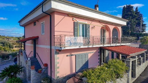 appartamento in vendita a Sanremo in zona Bussana