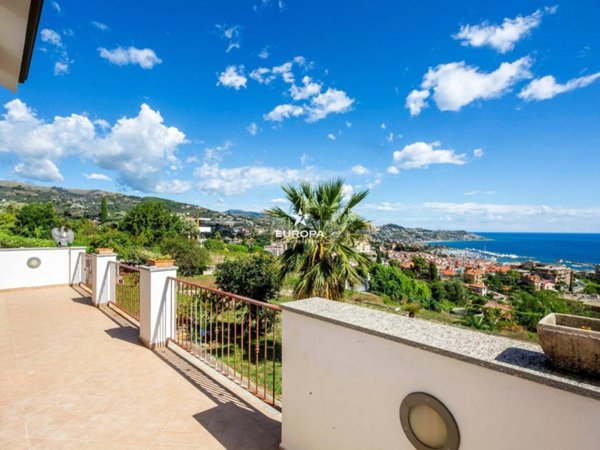 casa indipendente in vendita a Sanremo