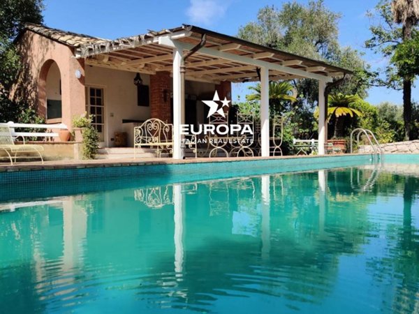 casa indipendente in vendita a Sanremo in zona Bussana