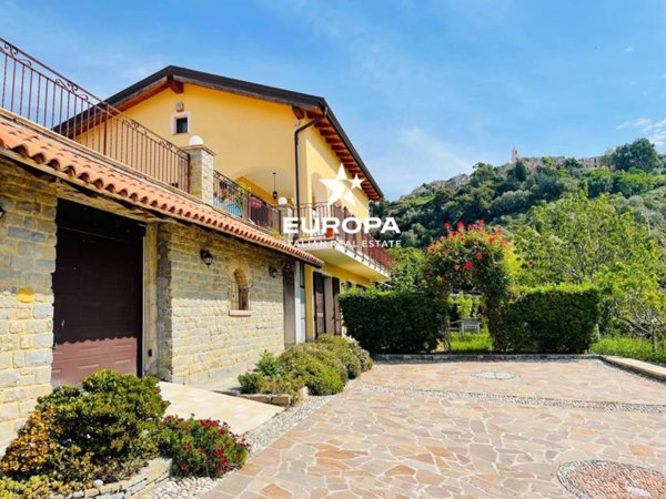 casa indipendente in vendita a Sanremo in zona Bussana