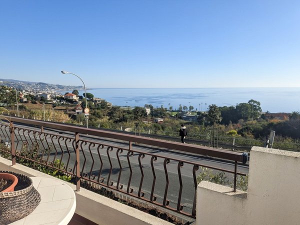 appartamento in vendita a Sanremo in zona Coldirodi
