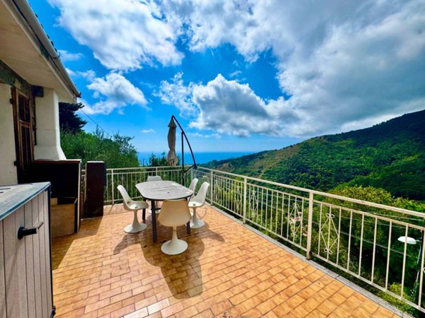 casa indipendente in vendita a Sanremo in zona San Romolo