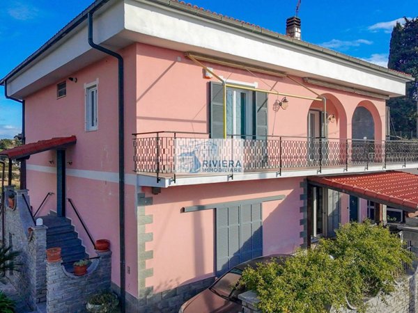 casa indipendente in vendita a Sanremo in zona Bussana