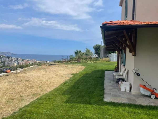 appartamento in vendita a Sanremo in zona Coldirodi