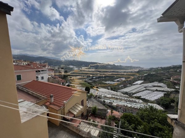 appartamento in vendita a Sanremo in zona Poggio