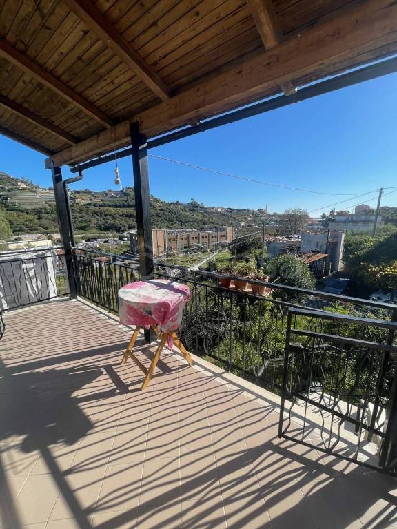 casa indipendente in vendita a Sanremo in zona Poggio