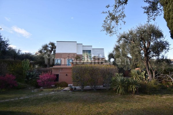 esavano in vendita a Sanremo