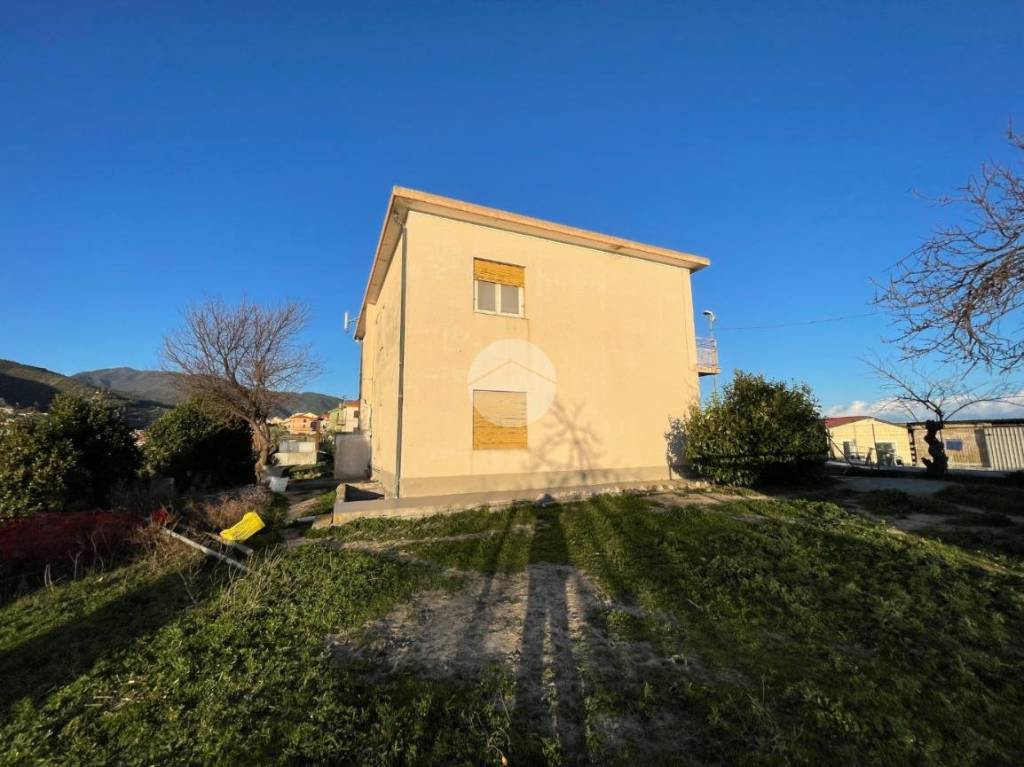casa indipendente in vendita a Sanremo in zona Coldirodi