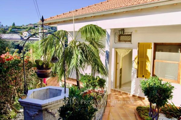 casa indipendente in vendita a Sanremo