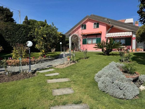 casa indipendente in vendita a Sanremo
