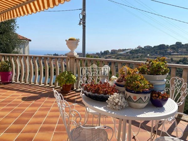 casa indipendente in vendita a Sanremo