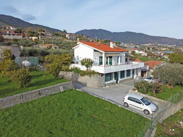 casa indipendente in vendita a Sanremo