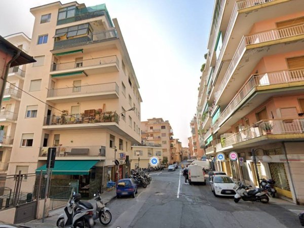 locale commerciale in vendita a Sanremo